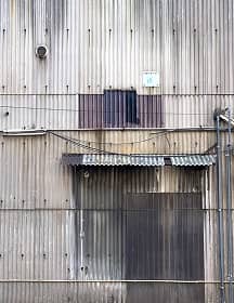 外壁・屋根の老朽化が気になる